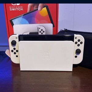 Nintendo switch oled + accessories